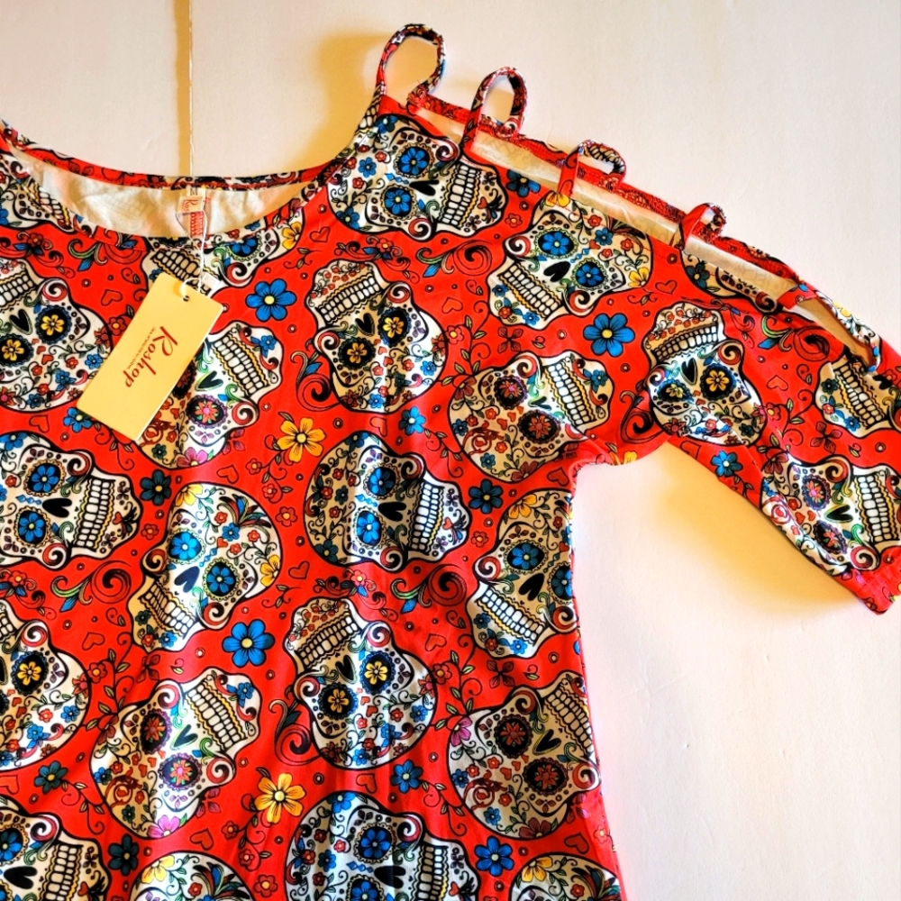 Sugar Skull Women's Red Floral Roshop Size M Top